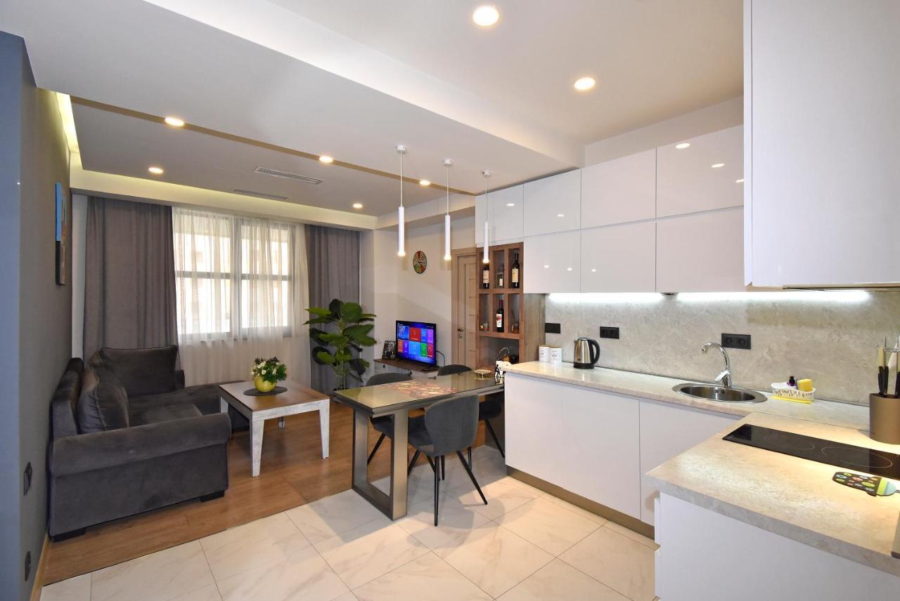 Home4You City Center Apartments Yerevan Ngoại thất bức ảnh